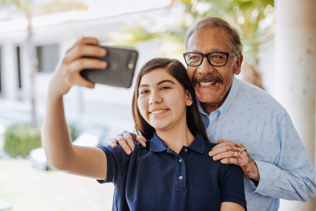 Abuelos digitales, entre la oportunidad de la inclusión y el edadismo