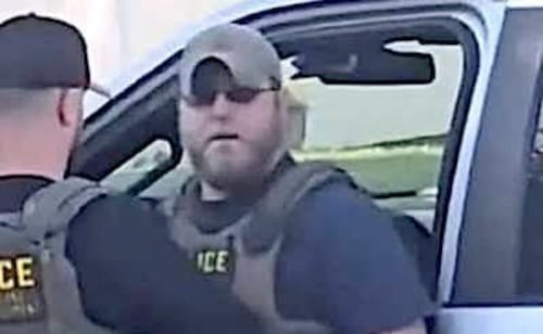 Agente del ICE que mató a colombiano en Maine tiene historial violento, según registros y familia; pidió decir que era "buena persona"