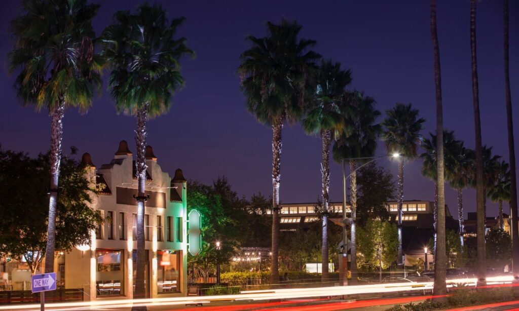 Anaheim, el destino que crece con las familias mexicanas