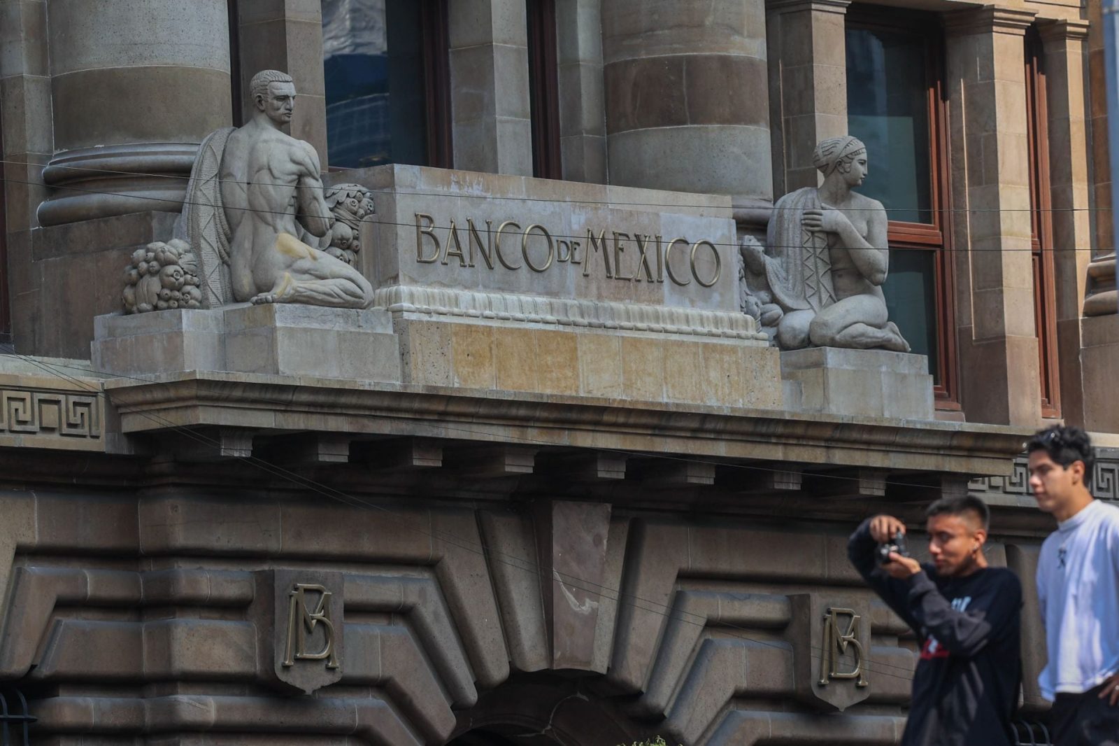 Banxico callando bocas