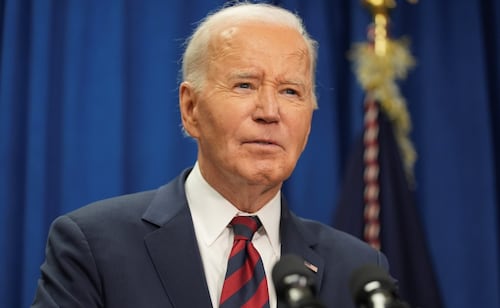 Biden anuncia libro de memorias donde habla de sus decisiones como presidente; tratamiento contra el cáncer va "realmente bien", afirma
