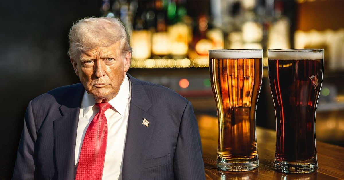 Broma le sale cara: Bar en EU que prometía cerveza gratis el ‘día que muriera Trump’ pierde su licencia