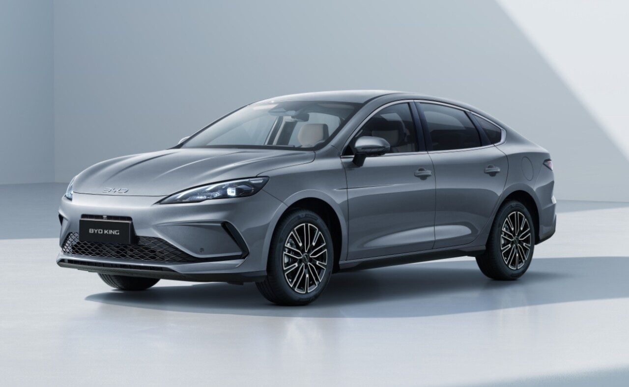 BYD actualiza el King DM-i para competir con Prius y Corolla en el mercado de sedanes híbridos