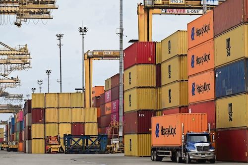 Canadá y Ecuador firman tratado de libre comercio; acuerdo reduce aranceles y amplía el intercambio comercial