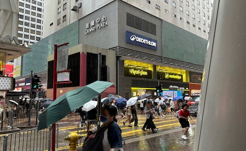 China evacúa a 20 mil personas por tifón Noul; cancelan vuelos y servicios ferroviarios