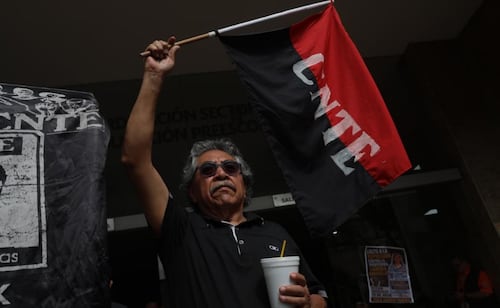 CNTE vuelve a las calles en CDMX; protesta afuera de la Coordinación Sectorial de Educación Preescolar y marcha a la SEP