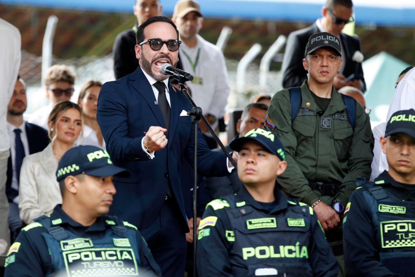 De la Espriella ‘se cuida las espaldas’: Denuncia al ELN de querer atentar contra su vida
