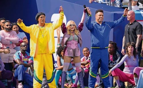 Diez minutos de show, ritmo y color con Shakira, Madonna y BTS