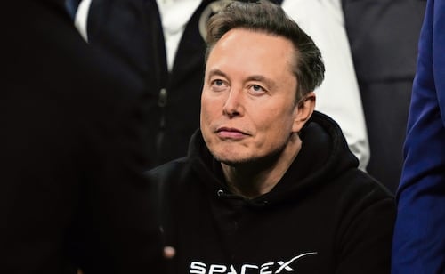 Elon Musk cree que la IA superará la inteligencia humana en 5 años; “no habrá nada que no pueda hacer”, dice
