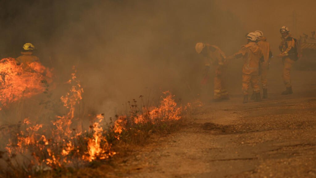 En directo: incendios en Francia crean un inédito fenómeno llamado "dragón de fuego" y complican las labores de extinción