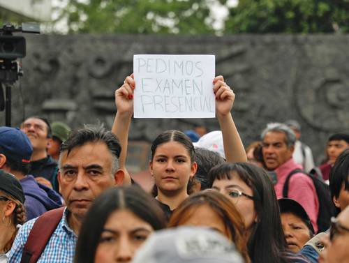 Enrique Galván Ochoa: Dinero