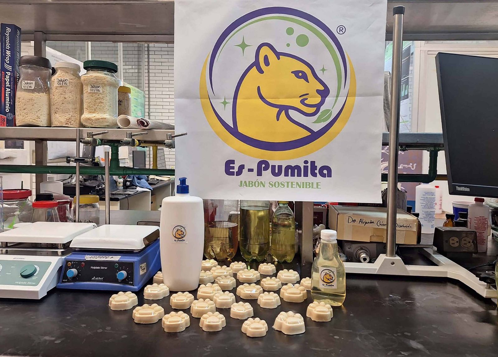 Es‑Pumita, el jabón de la UNAM hecho con aceite usado