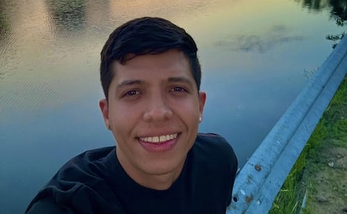 Exesposa de agente que disparó a Joan Sebastian, migrante colombiano, rompe el silencio; afirma que él le pidió mentir sobre el tiroteo