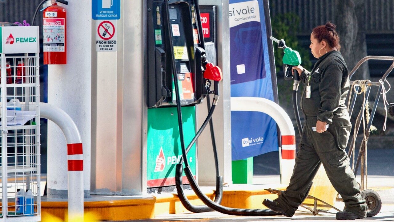 Hacienda vuelve a subsidiar la gasolina Premium por alza del petróleo