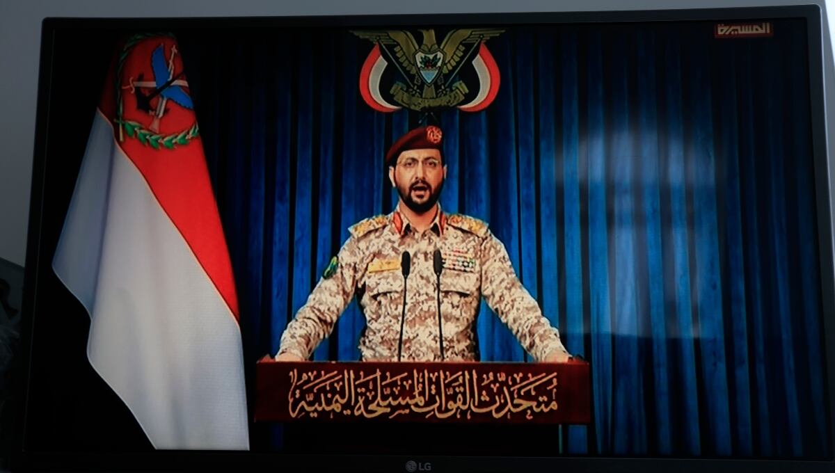 Hutíes de Yemen ‘expanden’ guerra de Irán: Atacan transporte y suministro de petróleo en Arabia Saudita