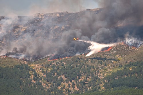 Incendios forestales envuelven Madrid; en Francia desalojan a miles de personas