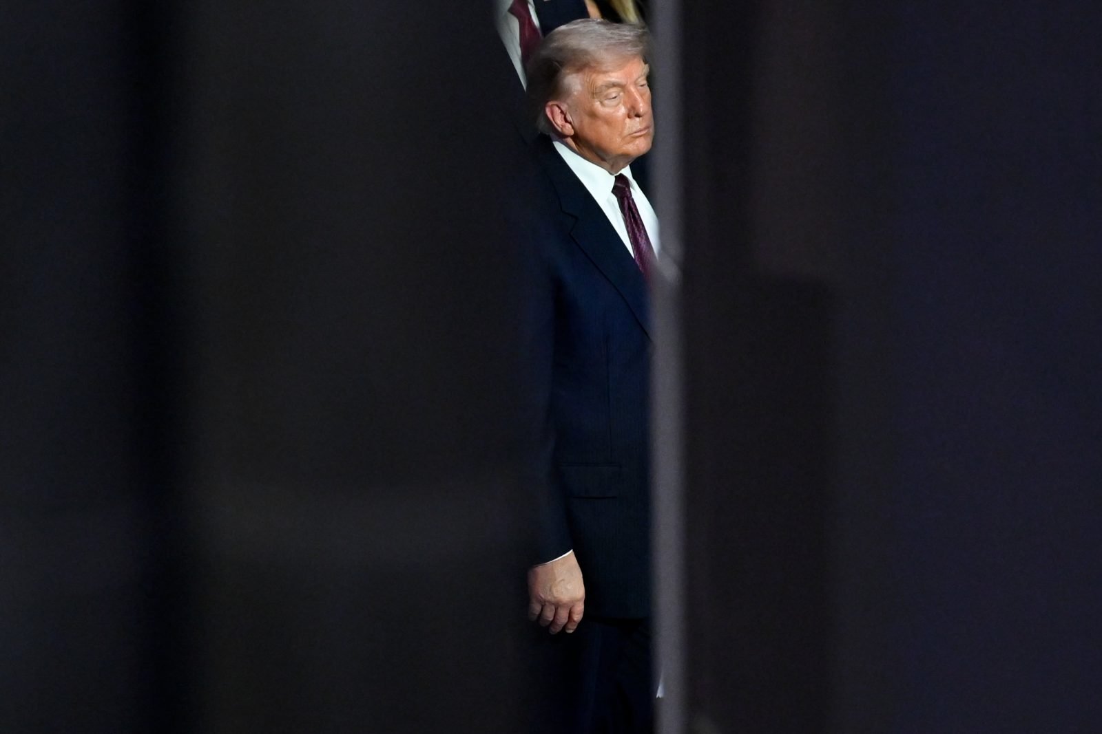 Irán ‘va a recibir una paliza’, advierte Trump por ataque a base militar de EU en Jordania