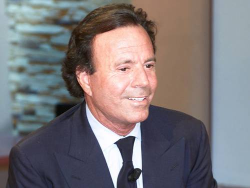 Julio Iglesias sigue ofensiva judicial contra la vicepresidenta y medio de comunicación