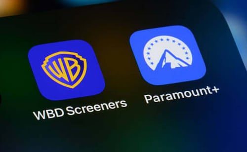Justicia de EU alista fallo sobre fusión entre Paramount y Warner Bros Discovery; 12 estados la impugnan