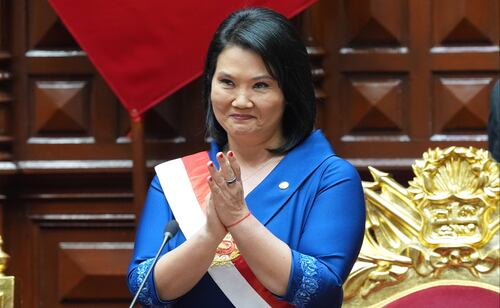 Keiko Fujimori jura como presidenta de Perú; se compromete a escribir el futuro del país por 5 años, "ni un día más"
