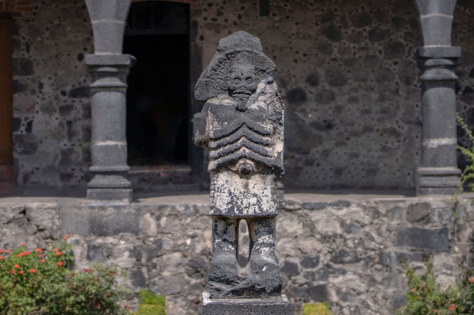 La figura de Mictlancihuatl en la parroquia de San Andrés Mixquic ¡La verdadera patrona!