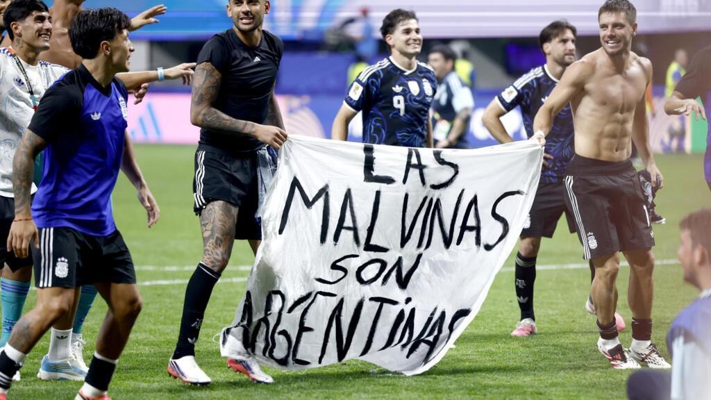 “Las Malvinas son argentinas”: ¿se expone la selección de Messi a una sanción de la FIFA?