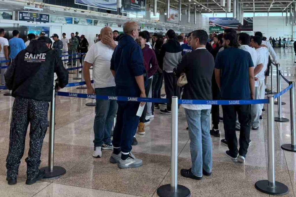 “No permitieron rescates”: Todo lo que sabemos de los venezolanos deportados en el vuelo 164