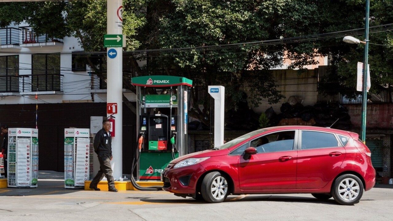 Pemex recupera terreno en gasolineras y concentra casi dos terceras partes del mercado