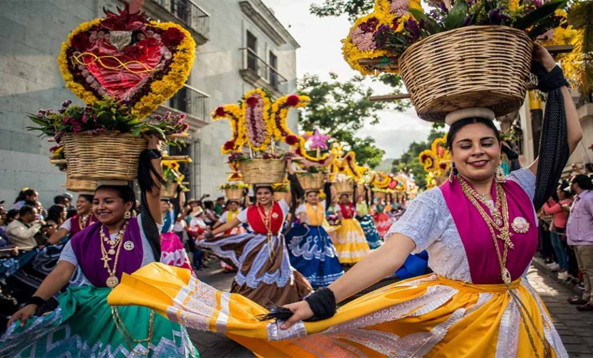 ¿Qué son los convites? Los desfiles que engalanan Oaxaca en la Guelaguetza