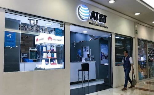 Registro de celulares golpea a AT&T; pierde un millón de clientes de prepago en México