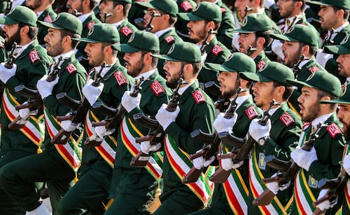 Reino Unido designa a la Guardia Revolucionaria iraní como amenaza a la seguridad nacional; sancionará colaboración con el grupo