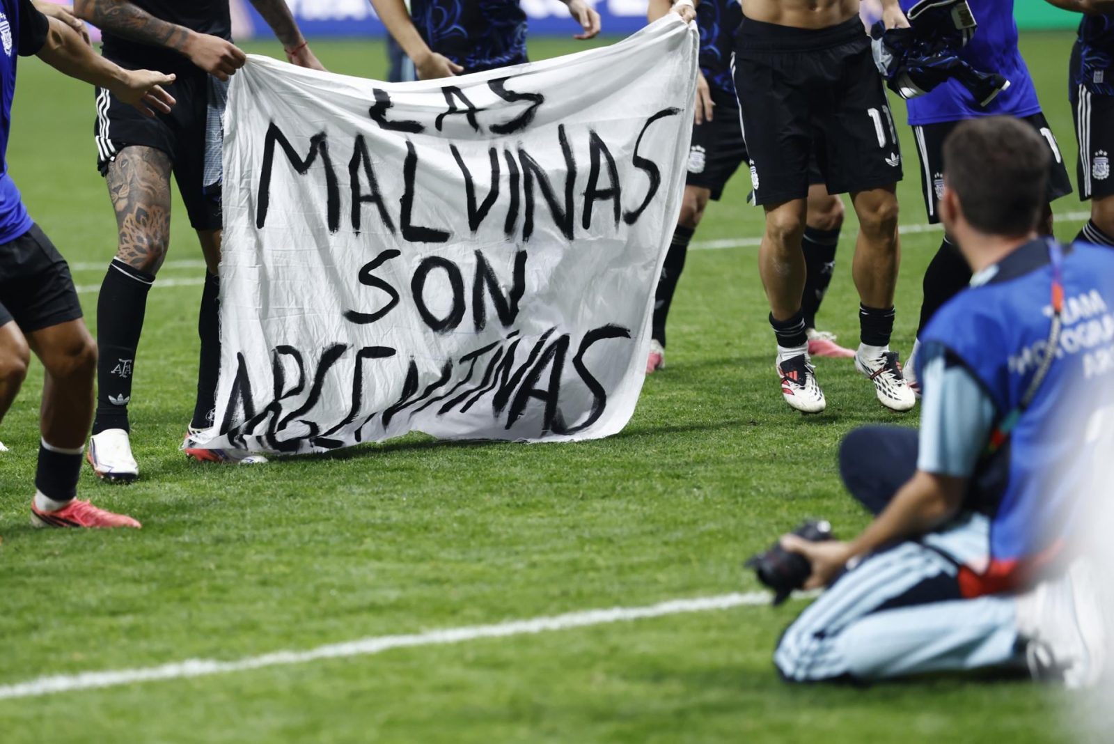 ¿Revive conflicto por las Malvinas? Argentina reclama paso de buque británico en sus aguas tras semifinales