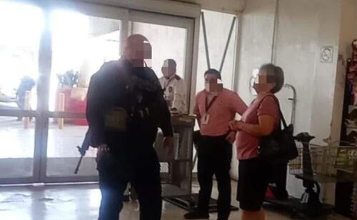 Sorprenden a abuelita robando un bote de café en Tamaulipas; policía paga el producto y la deja en libertad