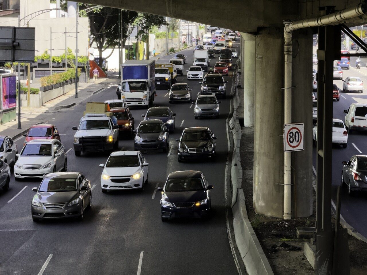 Suben 10% los 'montachoques' en 2026 y aseguradoras piden tipificar el delito en todo el país