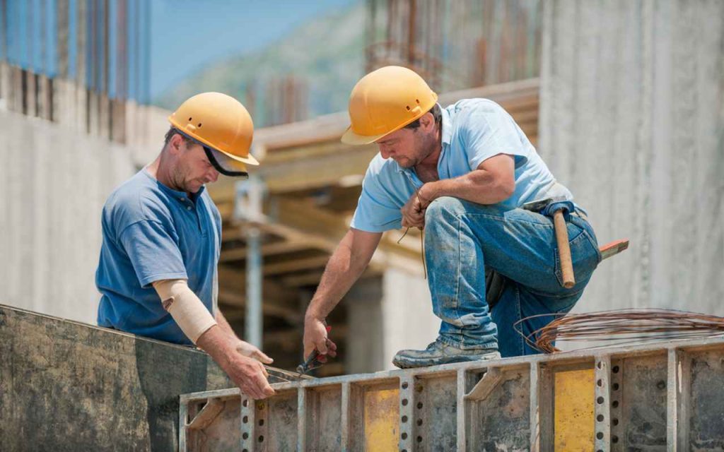 Trabajo para migrantes en Illinois: Aplica para obrero de construcción y gana 20 dólares la hora