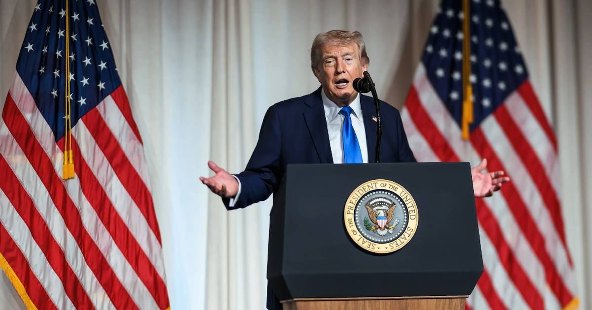 Trump enfrenta demanda de 24 estados por condicionar fondos de emergencia a la colaboración con ICE