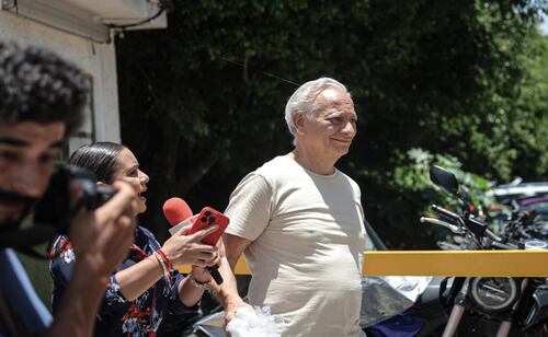 Víctor Rodríguez Padilla sale del penal de Atlacholoaya en Morelos; exdirector de Pemex evita dar declaraciones