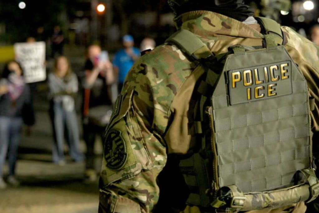 Agentes de ICE llevarán cámaras corporales, pero la agencia decidirá qué videos mostrar