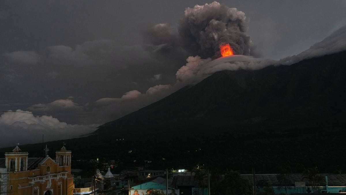 Alerta en Guatemala por erupción del Volcán de Fuego: Evacúan a cientos de personas de 8 comunidades