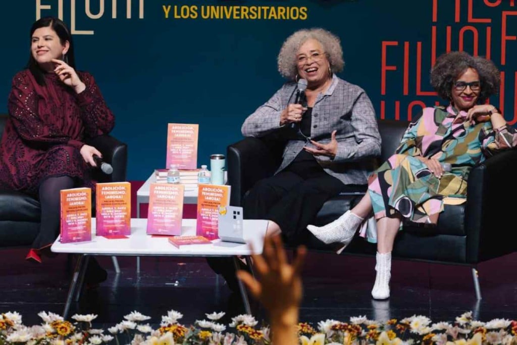 Angela Davis y Gina Dent en la UNAM l Crónica por fuera de los muros