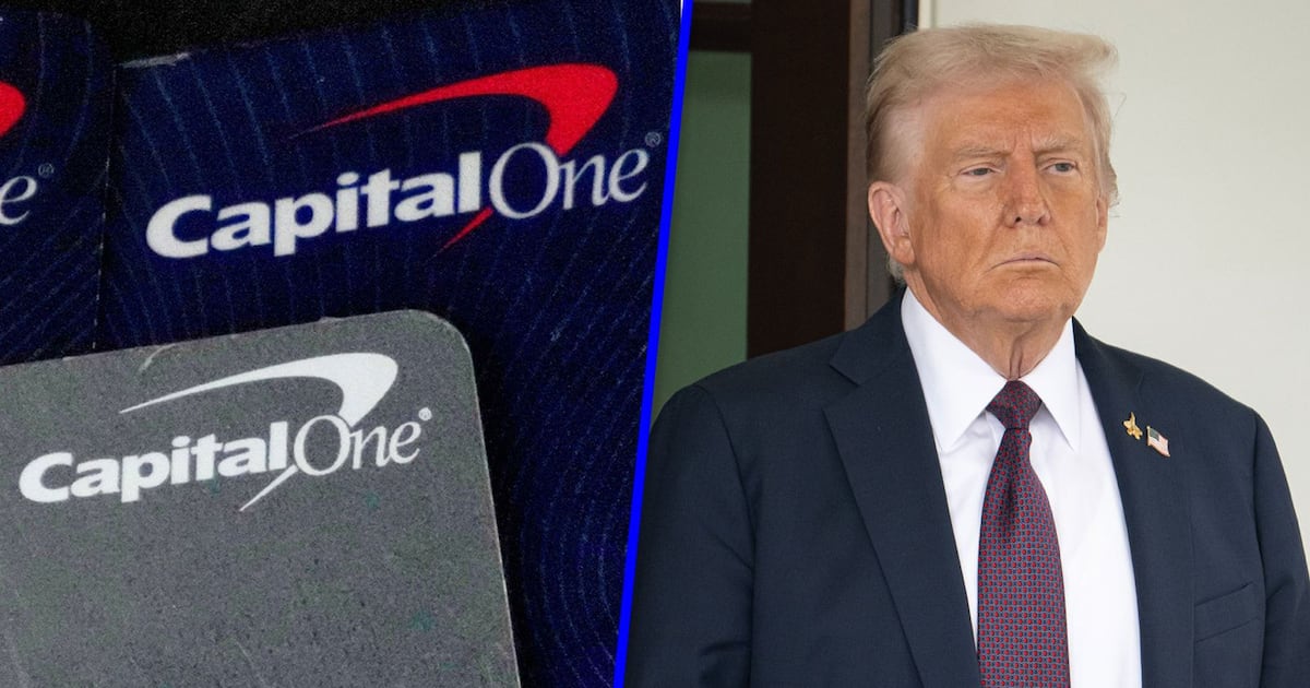 Capital One cerró cuentas de Trump por sospechas de lavado de dinero; niega motivos políticos