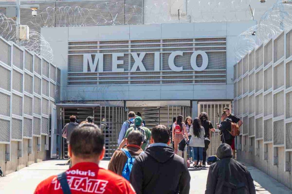 Cómo contactar un agente aduanal en México para importar autos
