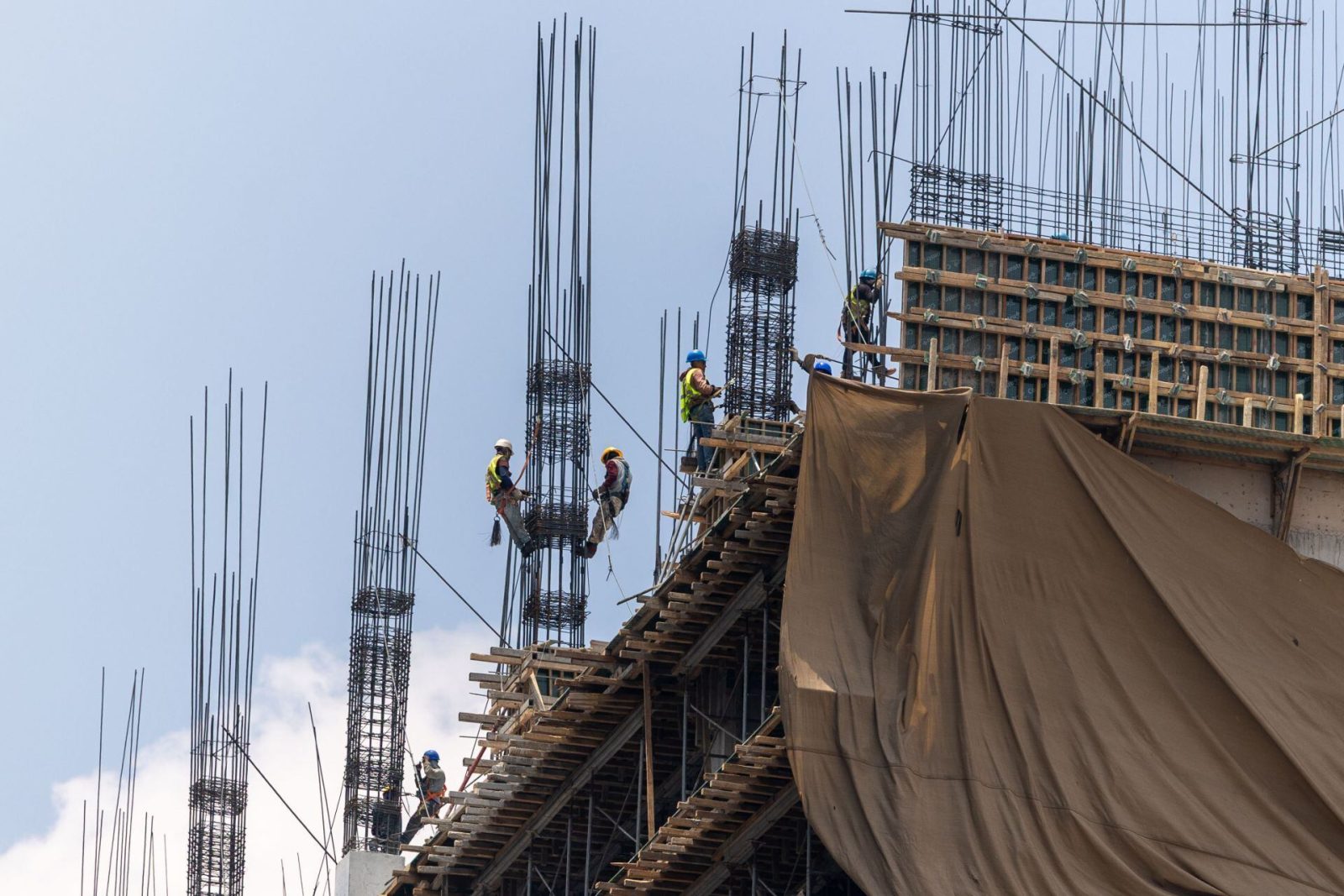 Construcción y minería dan impulso de 0.8% a actividad industrial de México en junio