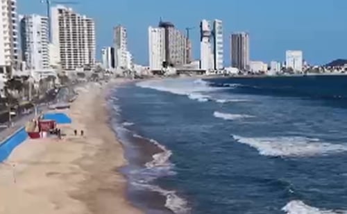 Desaparece turista poblano tras ingresar al mar en playa de Mazatlán; cuerpos de rescate mantienen operativo de búsqueda