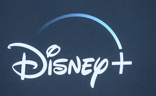 Disney ofrece jubilación anticipada a ejecutivos con larga trayectoria; mantiene despidos masivos