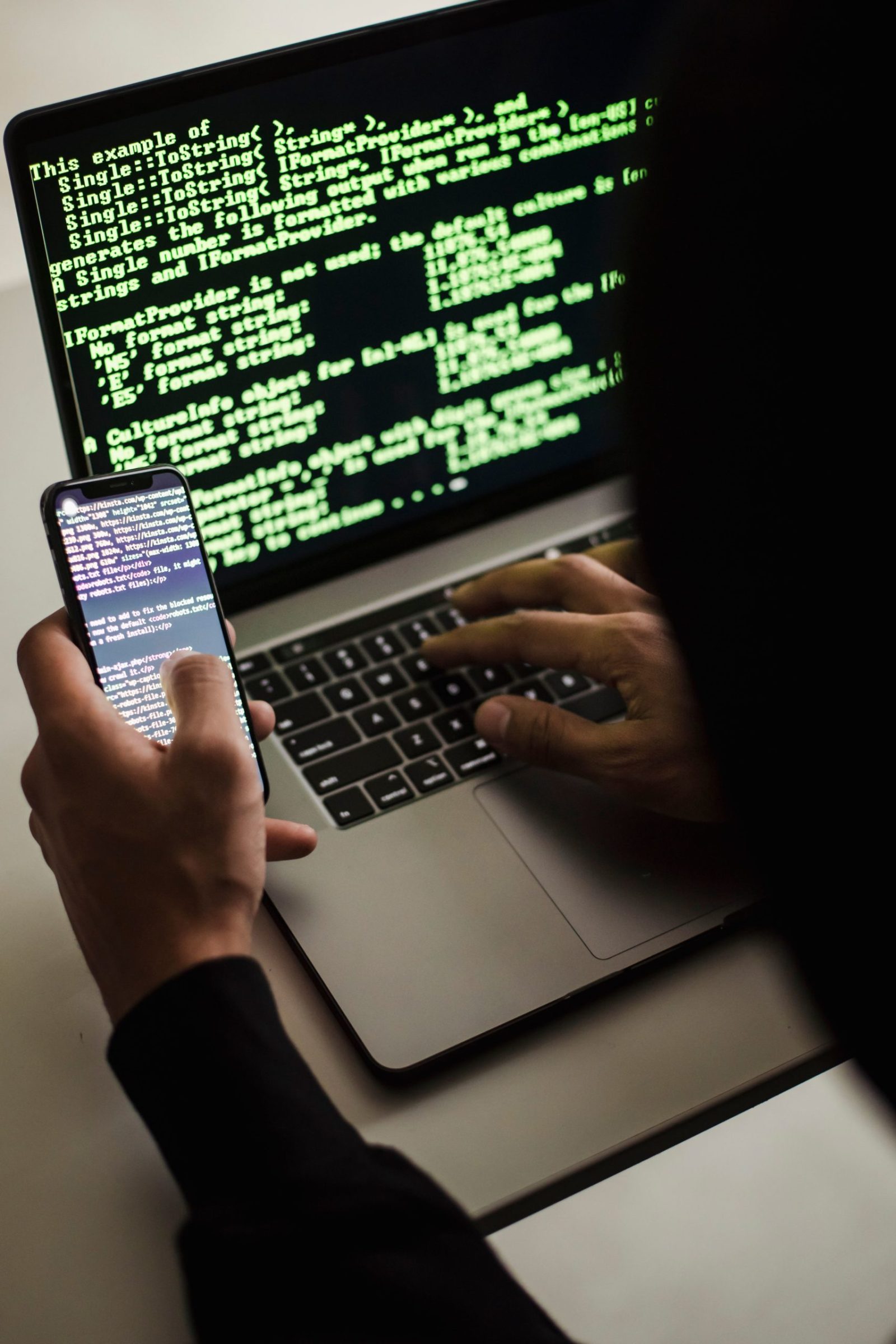 ¿Es seguro conectarte al Wi-Fi público? Protege tus datos al viajar