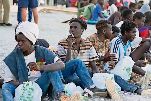 España impone controles fronterizos a viajeros procedentes de Italia; medidas llegan tras crisis migratoria en Ceuta