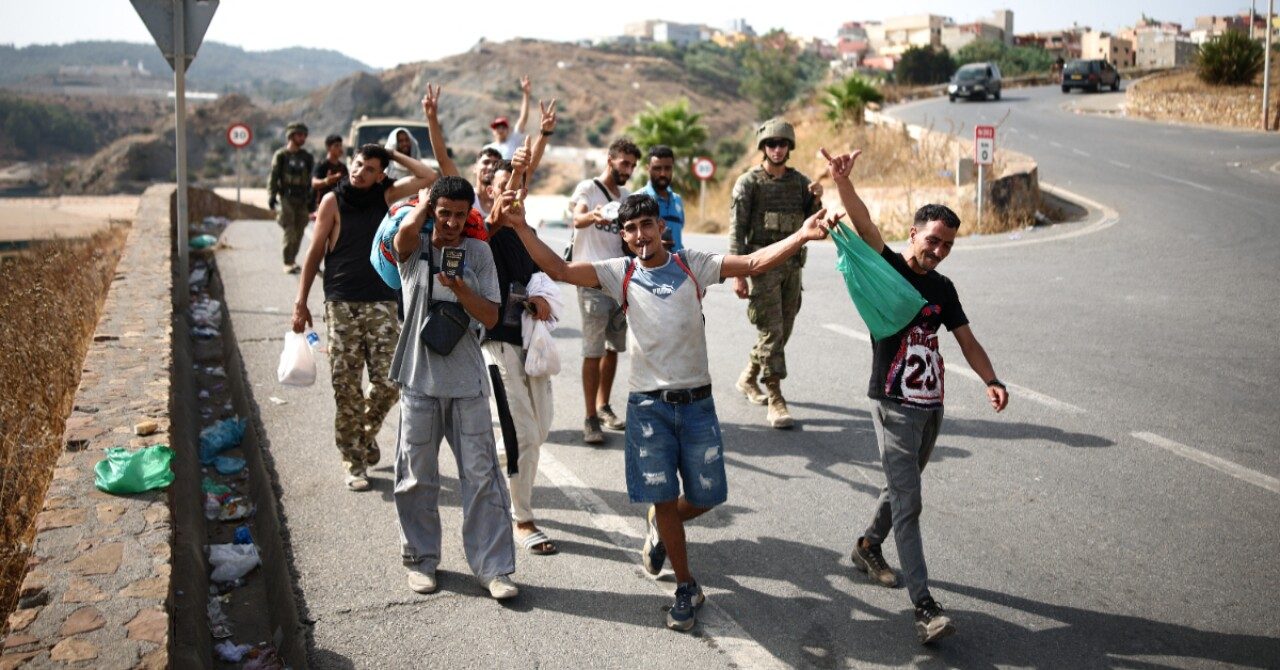 España vive "normalidad" en Ceuta tras retorno de miles de migrantes a Marruecos