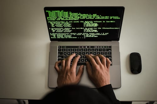 FGR da carpetazo a la investigación sobre hackeo a Pemex; rechaza dar detalles del ataque
