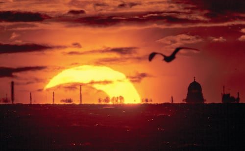 FOTOS: Eclipse solar cautiva a miles de personas en España y otros países; así se vivió el fenómeno natural